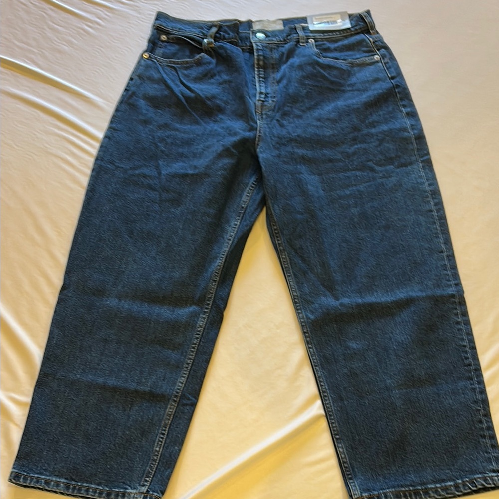 Blue Straight Leg Jeans with Classic Denim Style